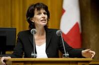 La Suisse va étudier une sortie anticipée du nucléaire